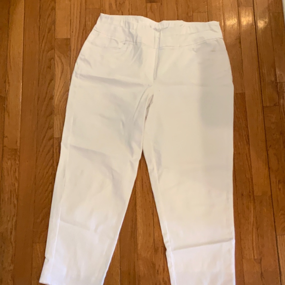 Alfred Dunner Women's Cropped White Pants
